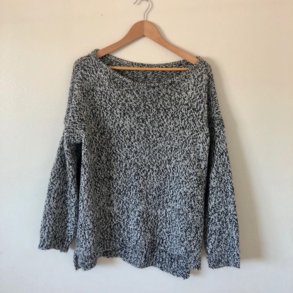 BRANDY MELVILLE OVERSIZED SWEATER